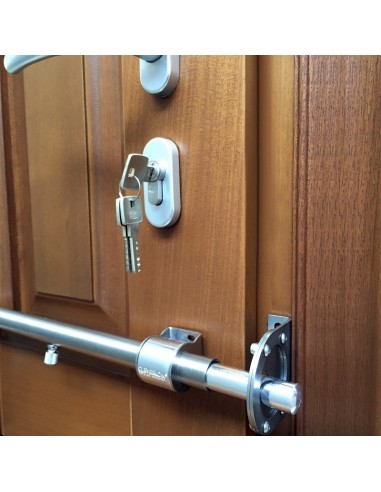 Adjustable safety bar for entry doors of all types cleverlok