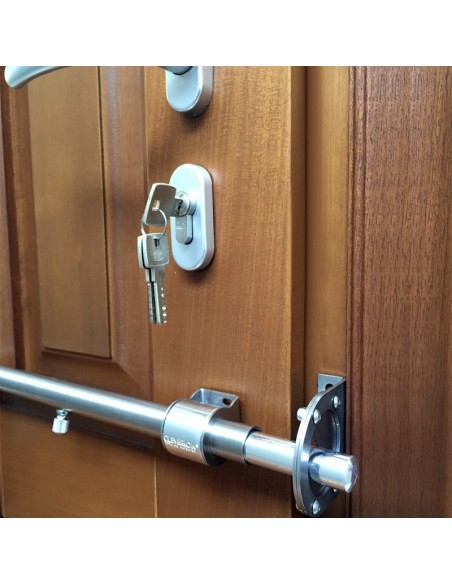 Adjustable safety bar for entry doors of all types cleverlok